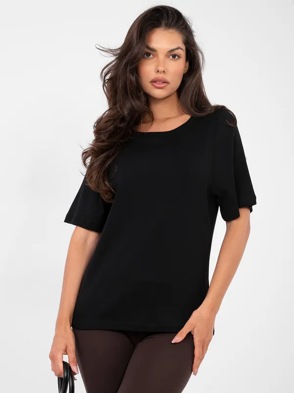 Casualowy T-shirt o luźnym kroju oversize - widok 2