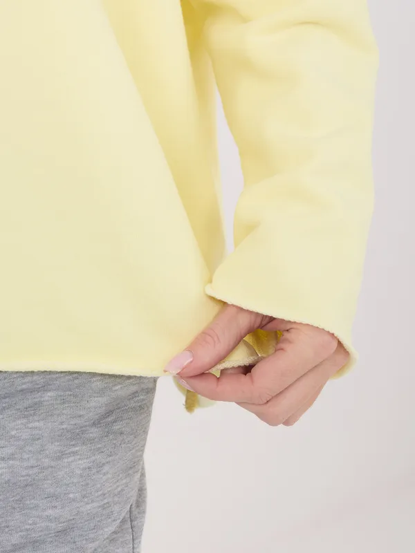 Casualowa bluza oversize z surowym wykończeniem - widok 2