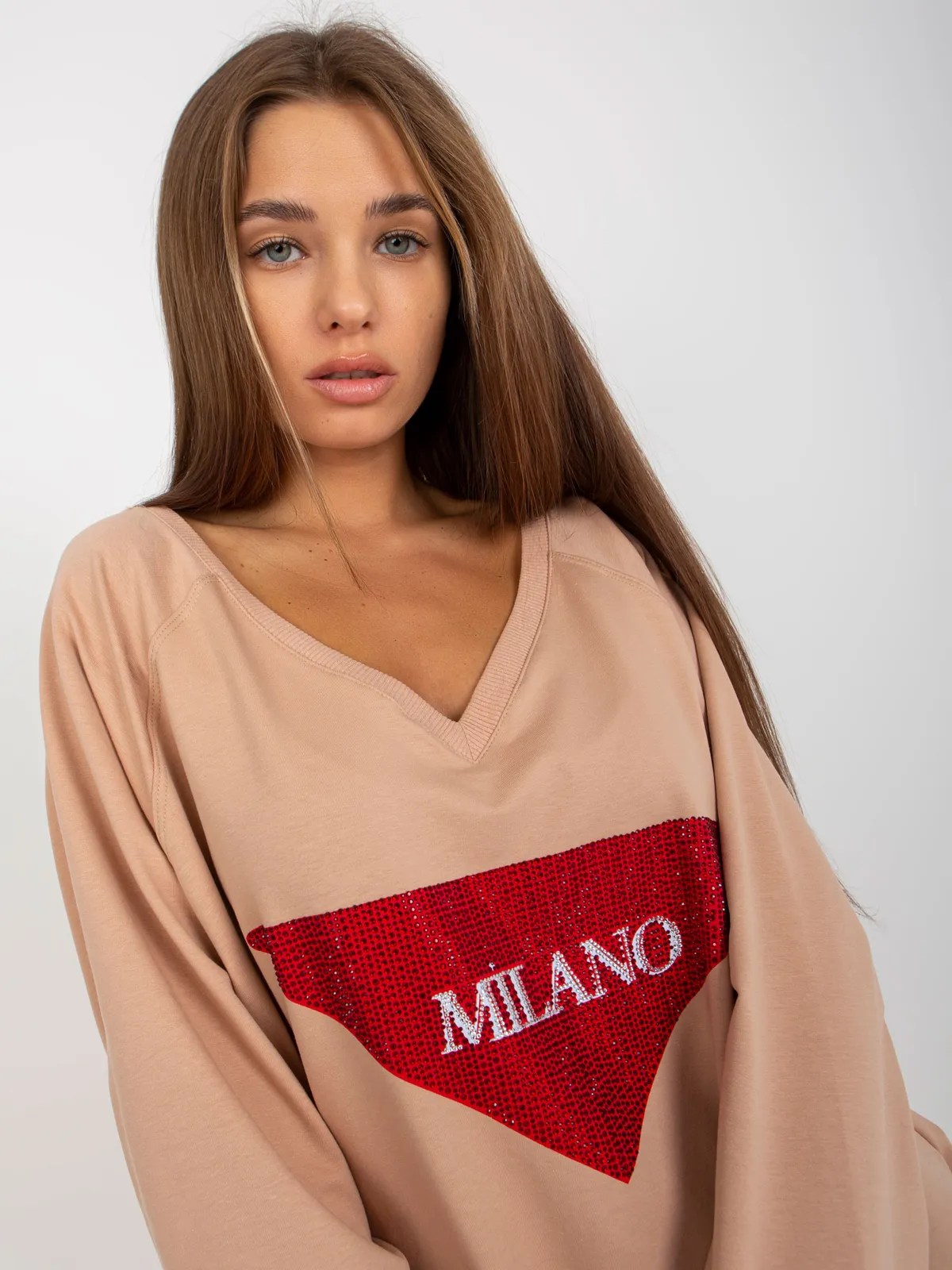 Beżowa długa bluza oversize z aplikacją z dżetów - zdjęcie 5