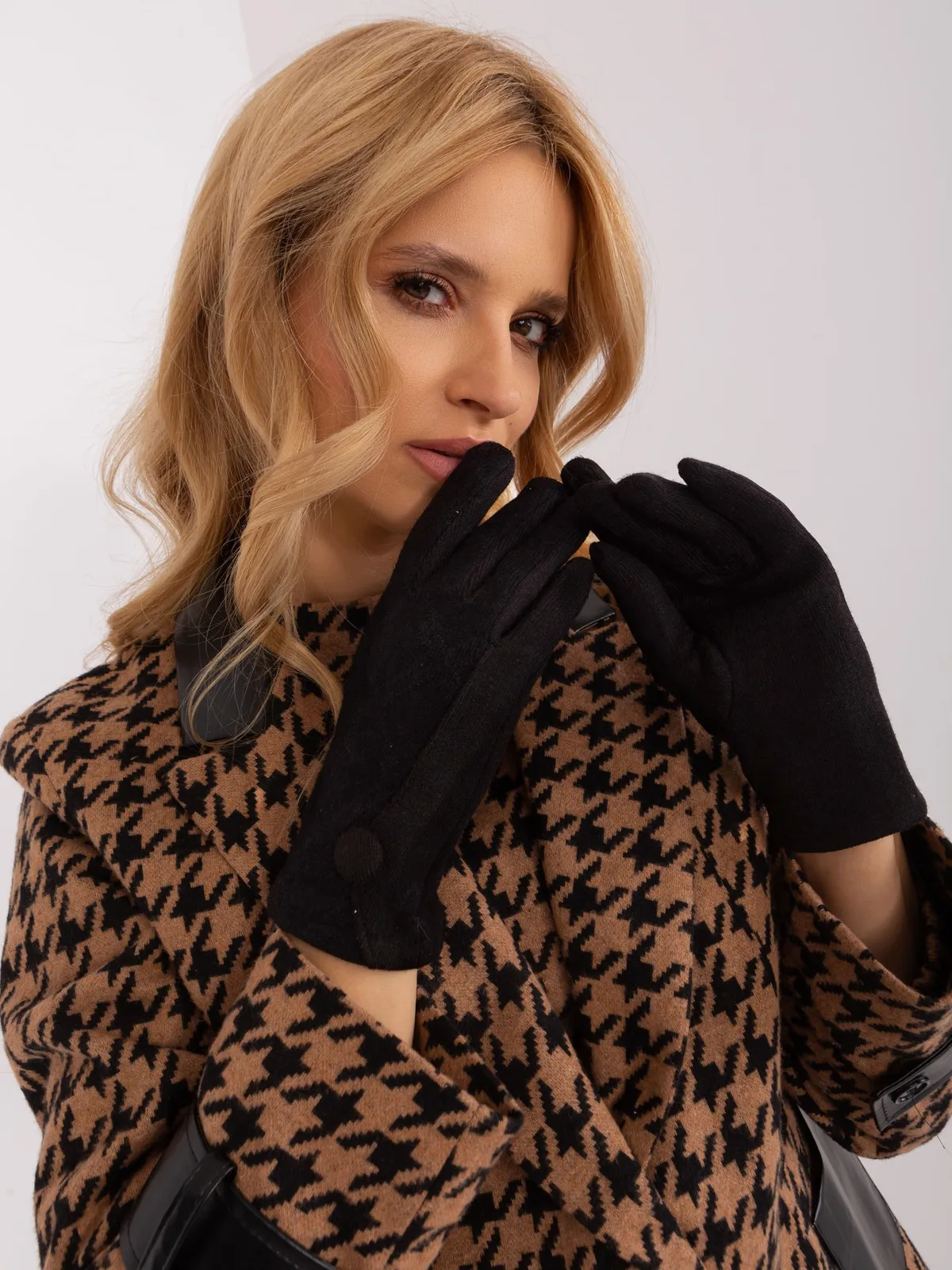 Klasyczne rękawiczki z ozdobnym guzikiem - zdjęcie 1