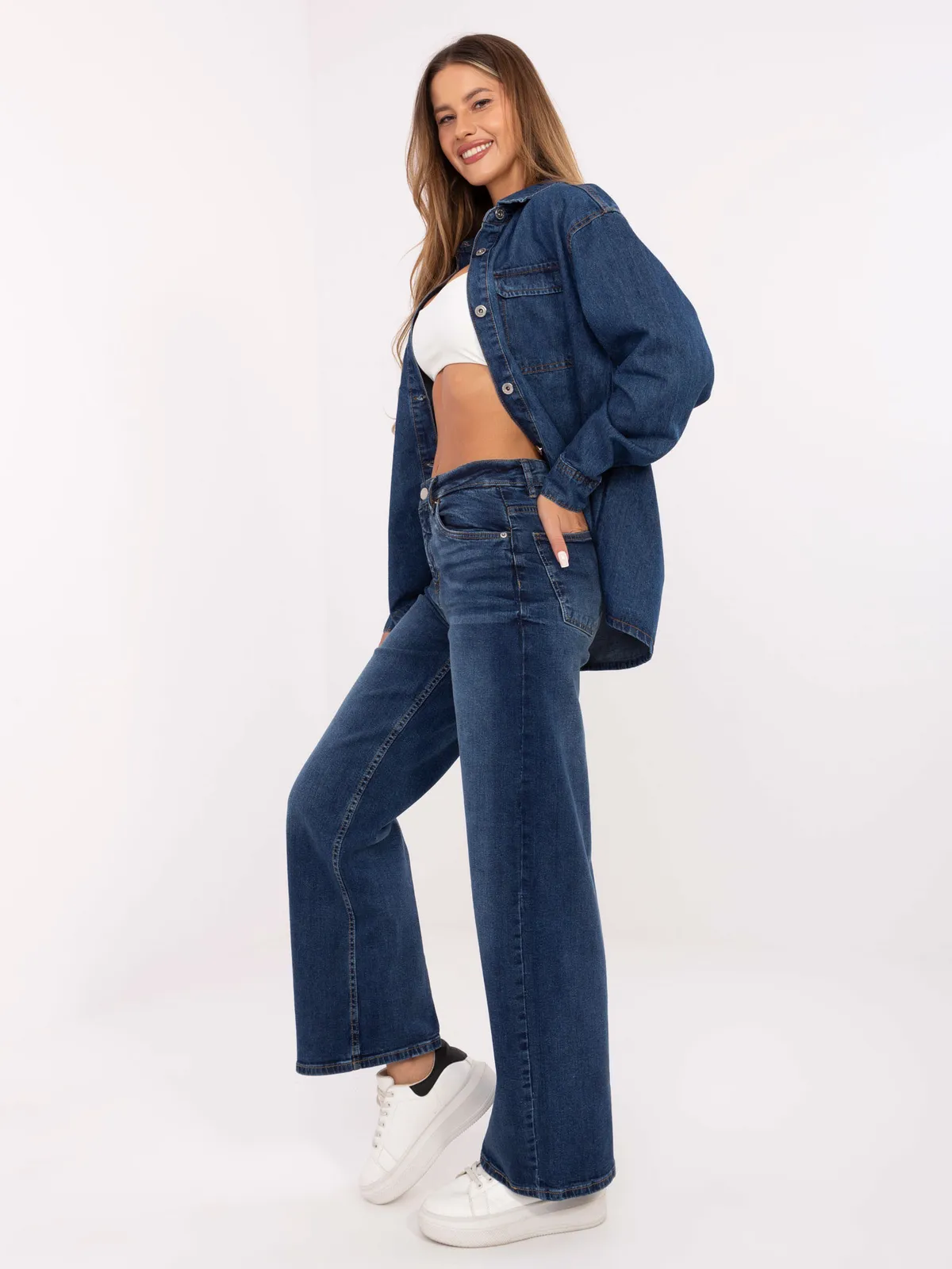 Spodnie jeansowe o kroju wide leg - zdjęcie 2