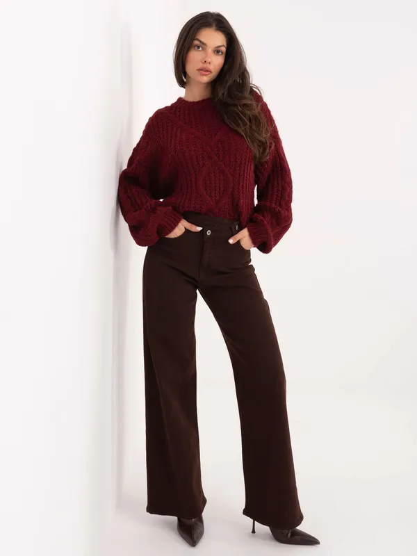 Oversize'owy sweter o grubym splocie warkoczowym