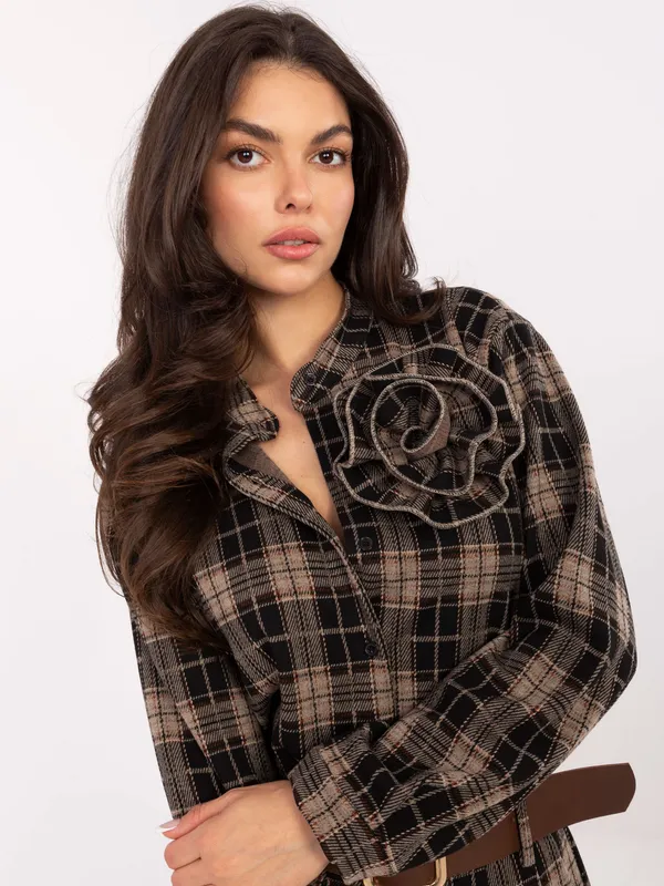 Koszula w kratę z ozdobną różą