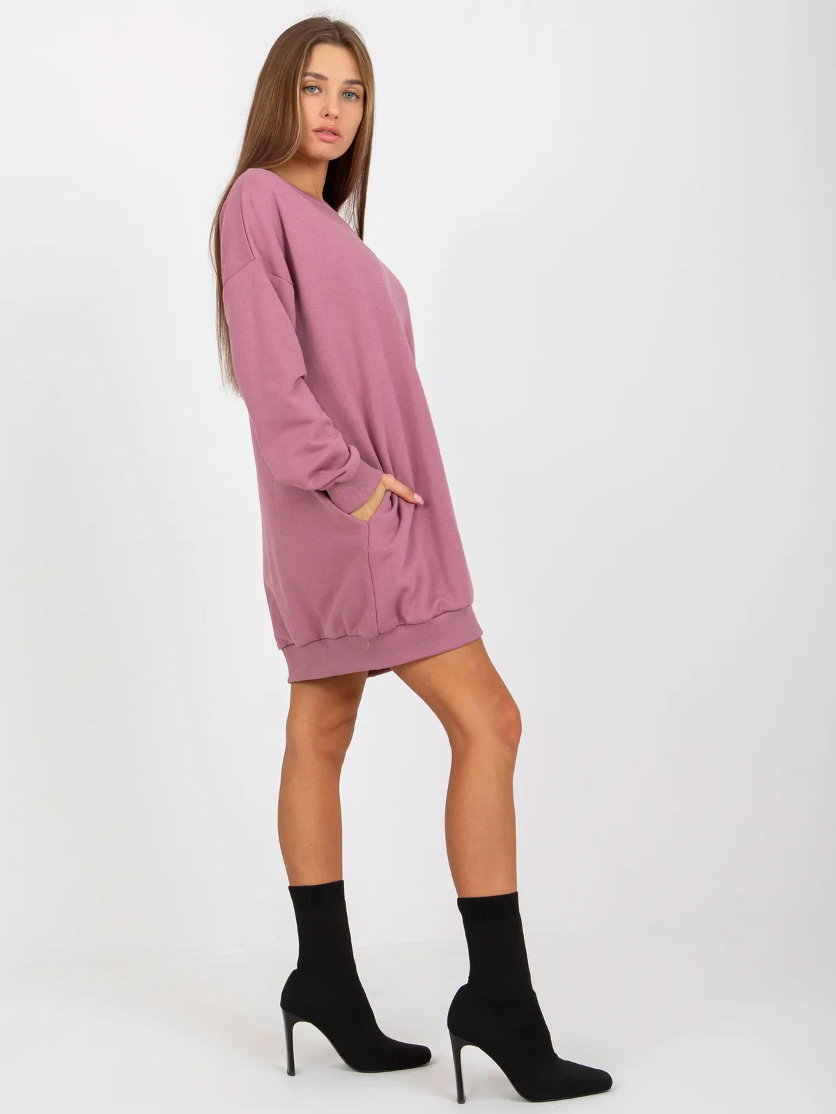 Brudnoróżowa długa bluza basic z okrągłym dekoltem - zdjęcie 4