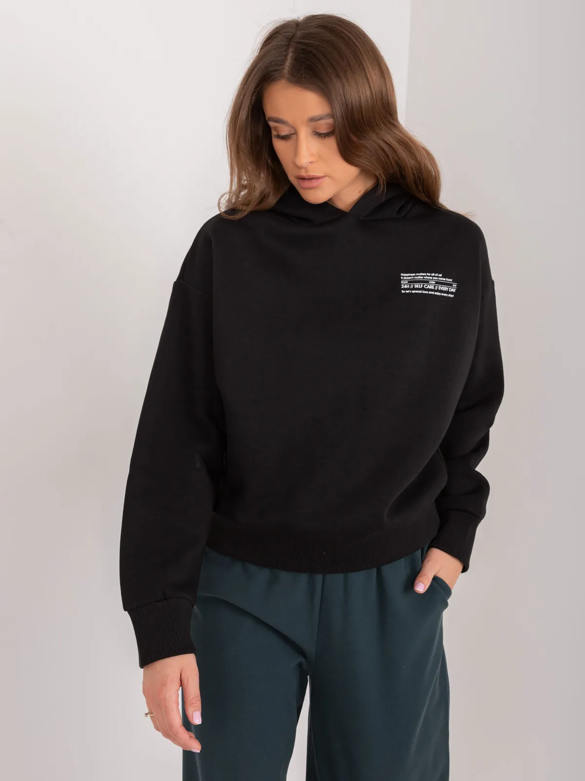 Bluza oversize z kapturem i napisem - zdjęcie 3