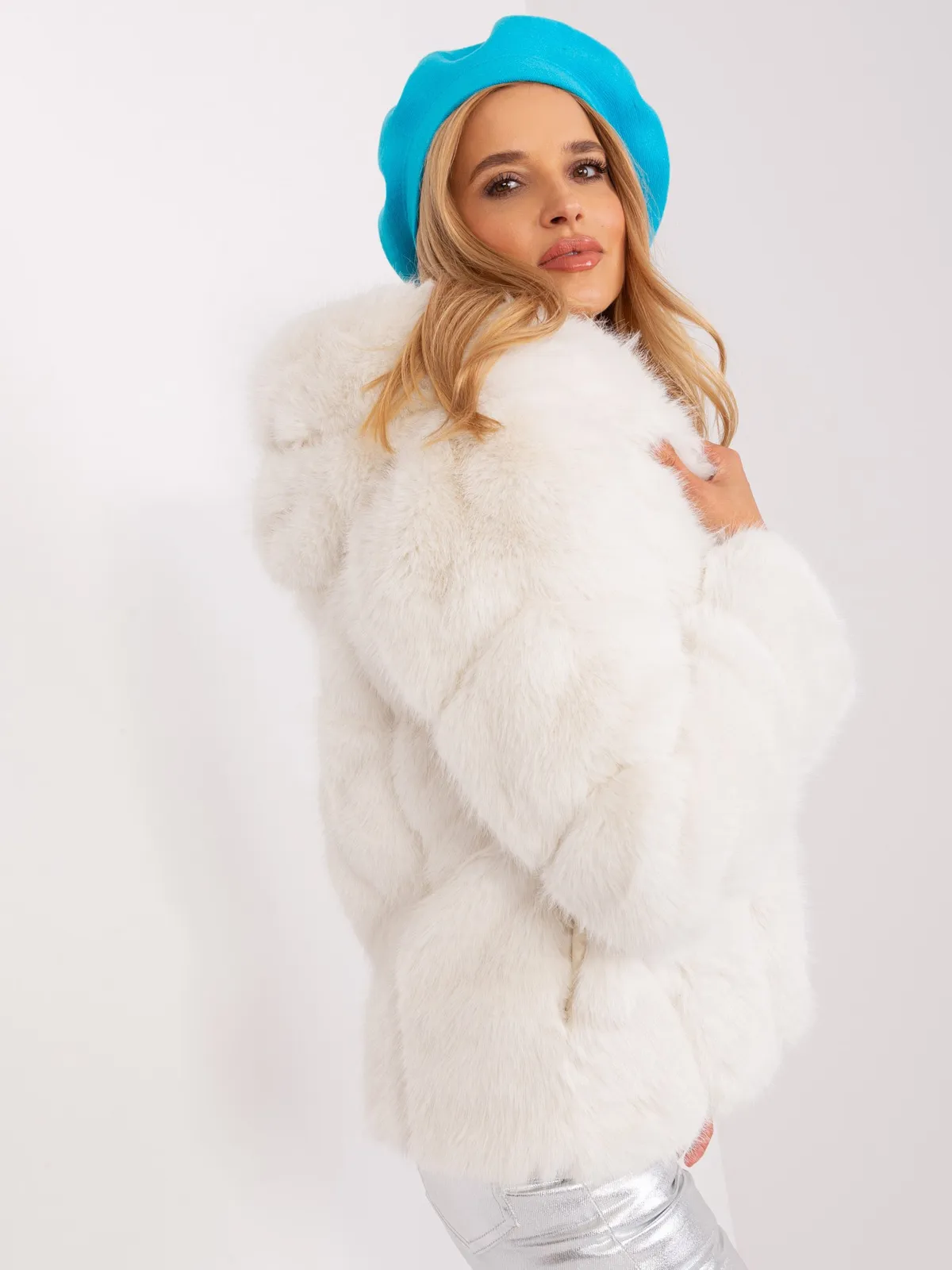 Turkusowy beret zimowy damski - zdjęcie 4