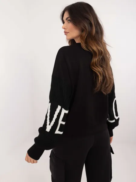 Casualowa bluza oversize z kontrastowym napisem na rękawach