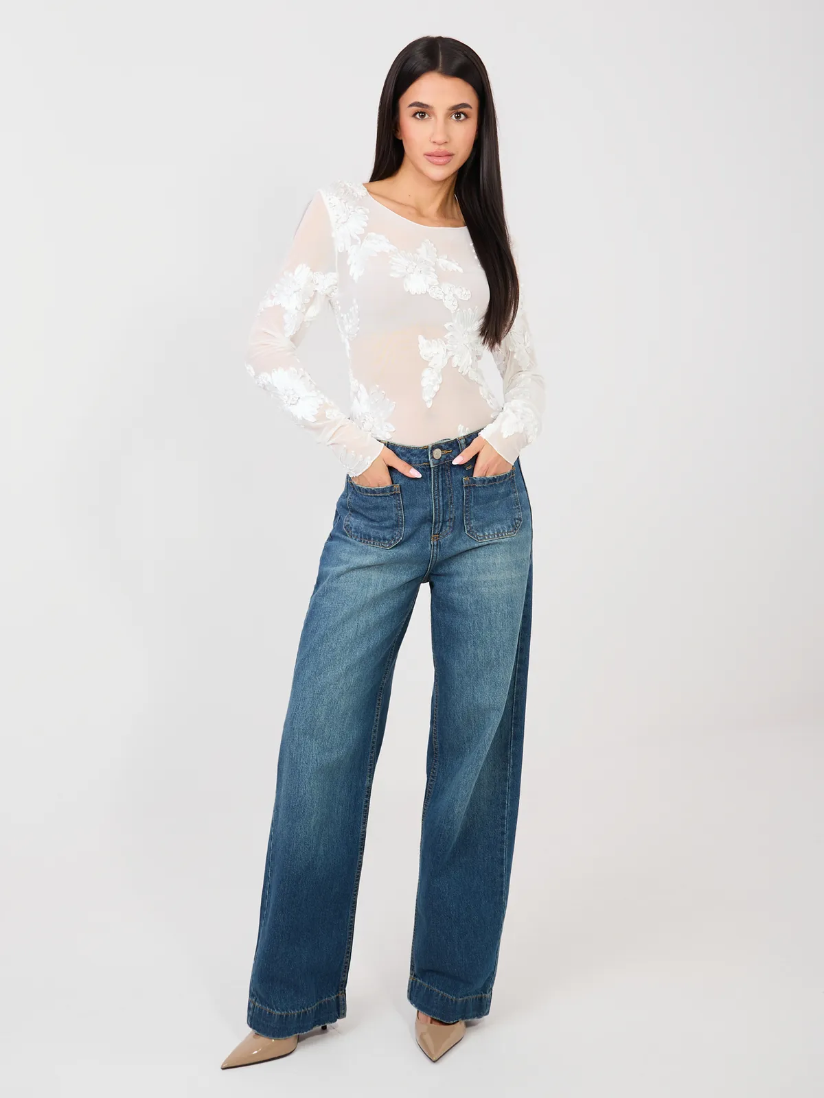 Dopasowana bluzka z długim rękawem i kwiatami - zdjęcie 1