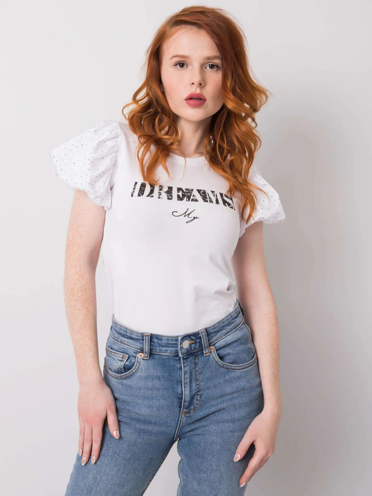 Biały t-shirt z aplikacją z dżetów - zdjęcie 1