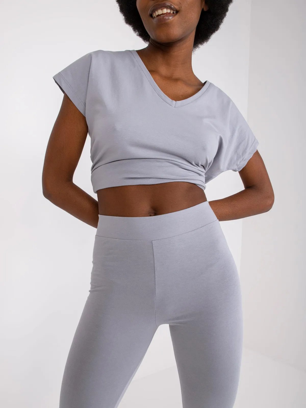 Dopasowane legginsy basic z wysokim stanem - zdjęcie 1
