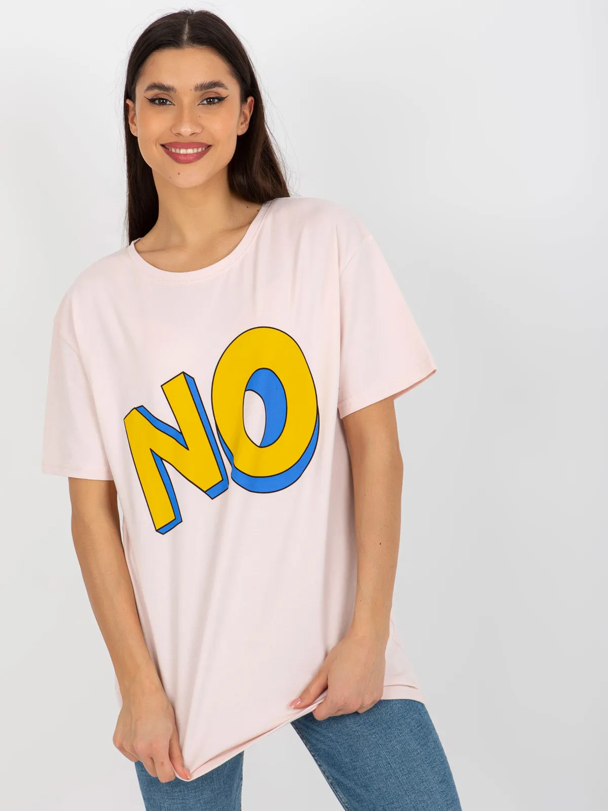 Jasnoróżowy bawełniany  t-shirt z nadrukiem - zdjęcie 4