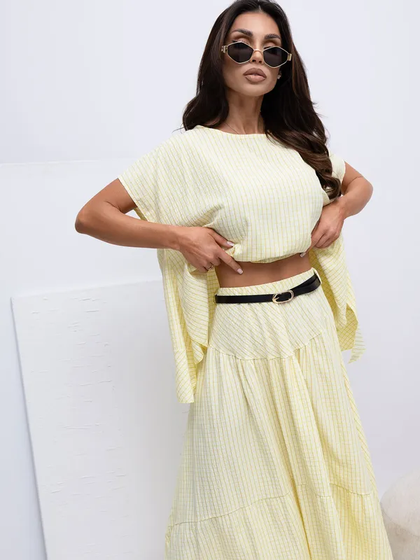 Rozkloszowana spódnica midi z falbaną w kratkę