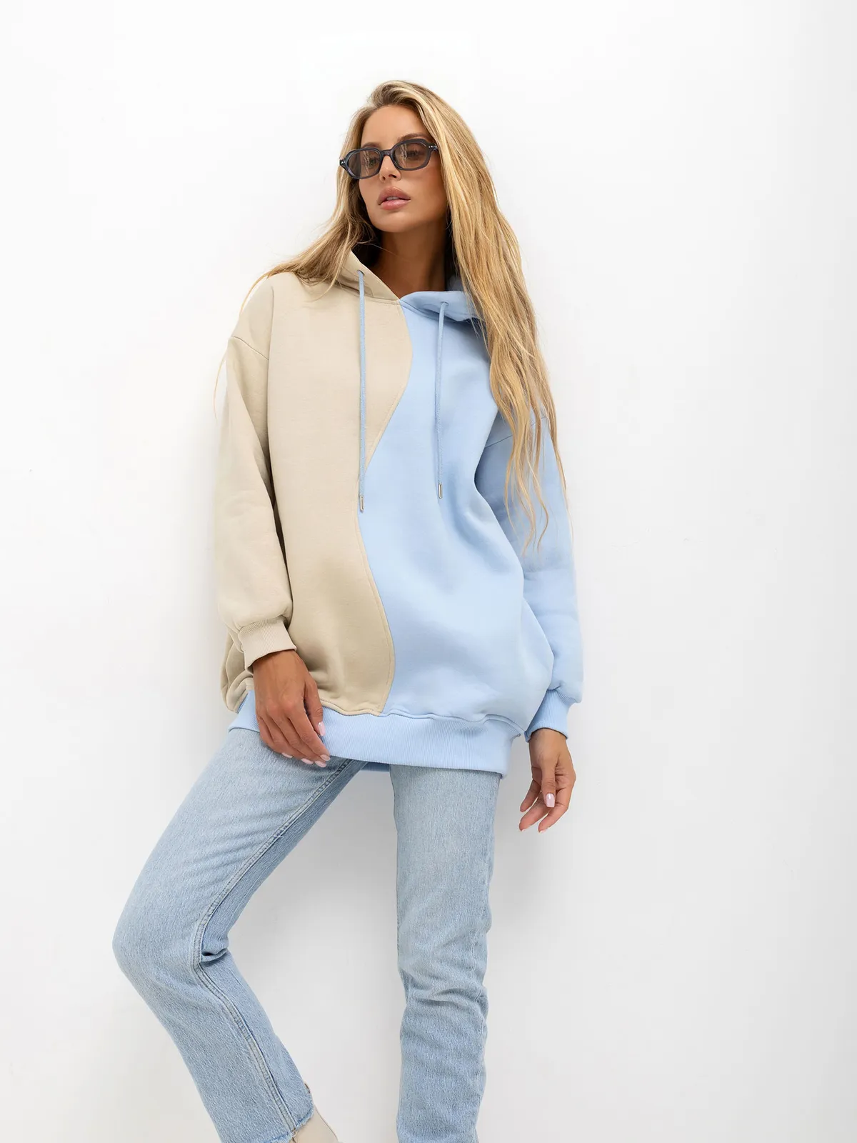 Beżowo-niebieska damska bluza basic z kapturem RUE PARIS - zdjęcie 6