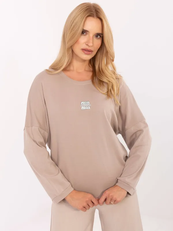 Casualowa bluzka oversize z obniżoną linią ramion