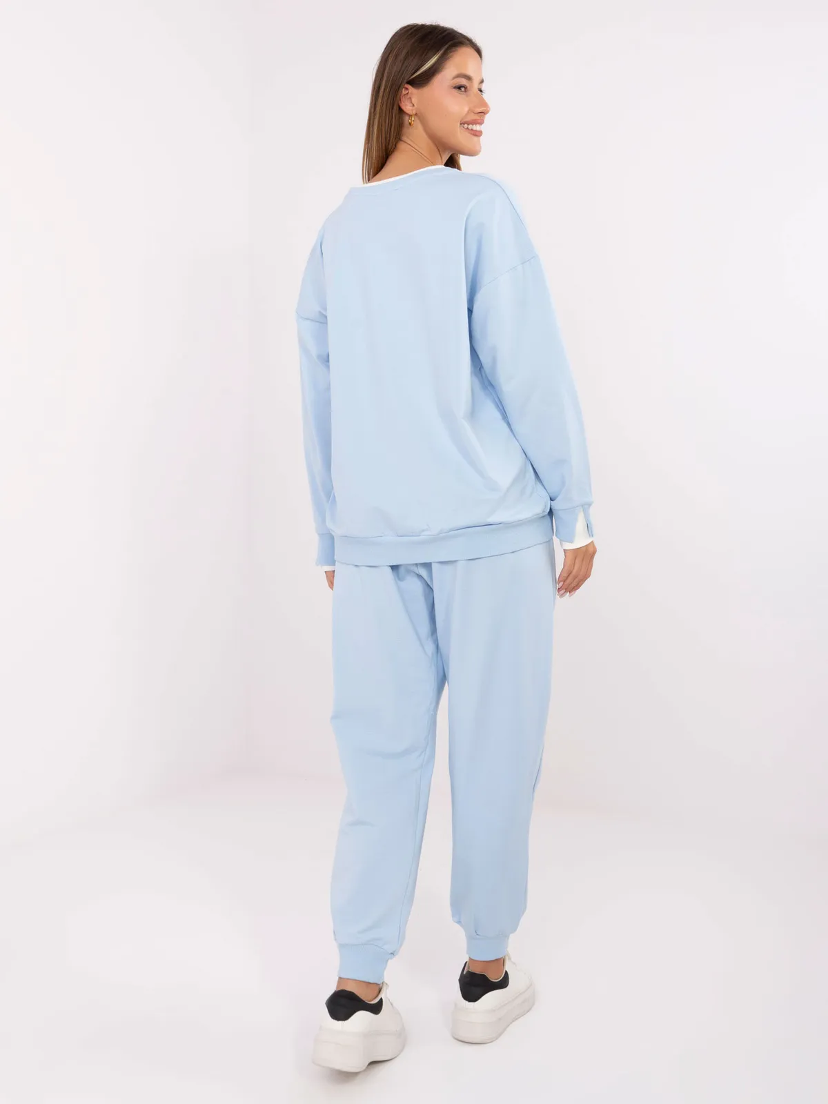 Sportowy komplet dresowy z napisami i ściągaczami - zdjęcie 1