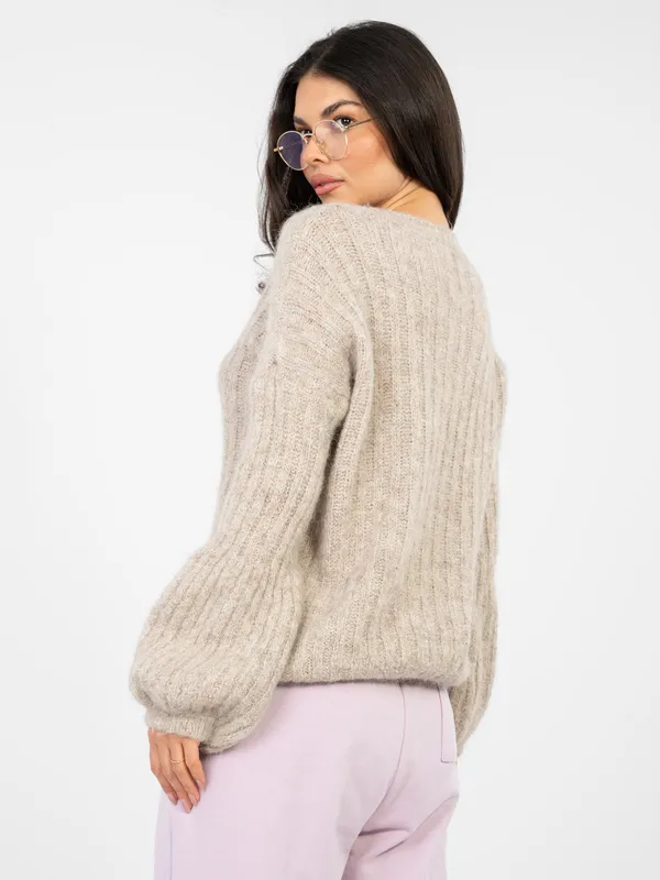 Sweter o kroju oversize z bufiastymi rękawami