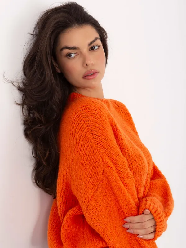 Casualowy sweter o kroju oversize z półgolfem