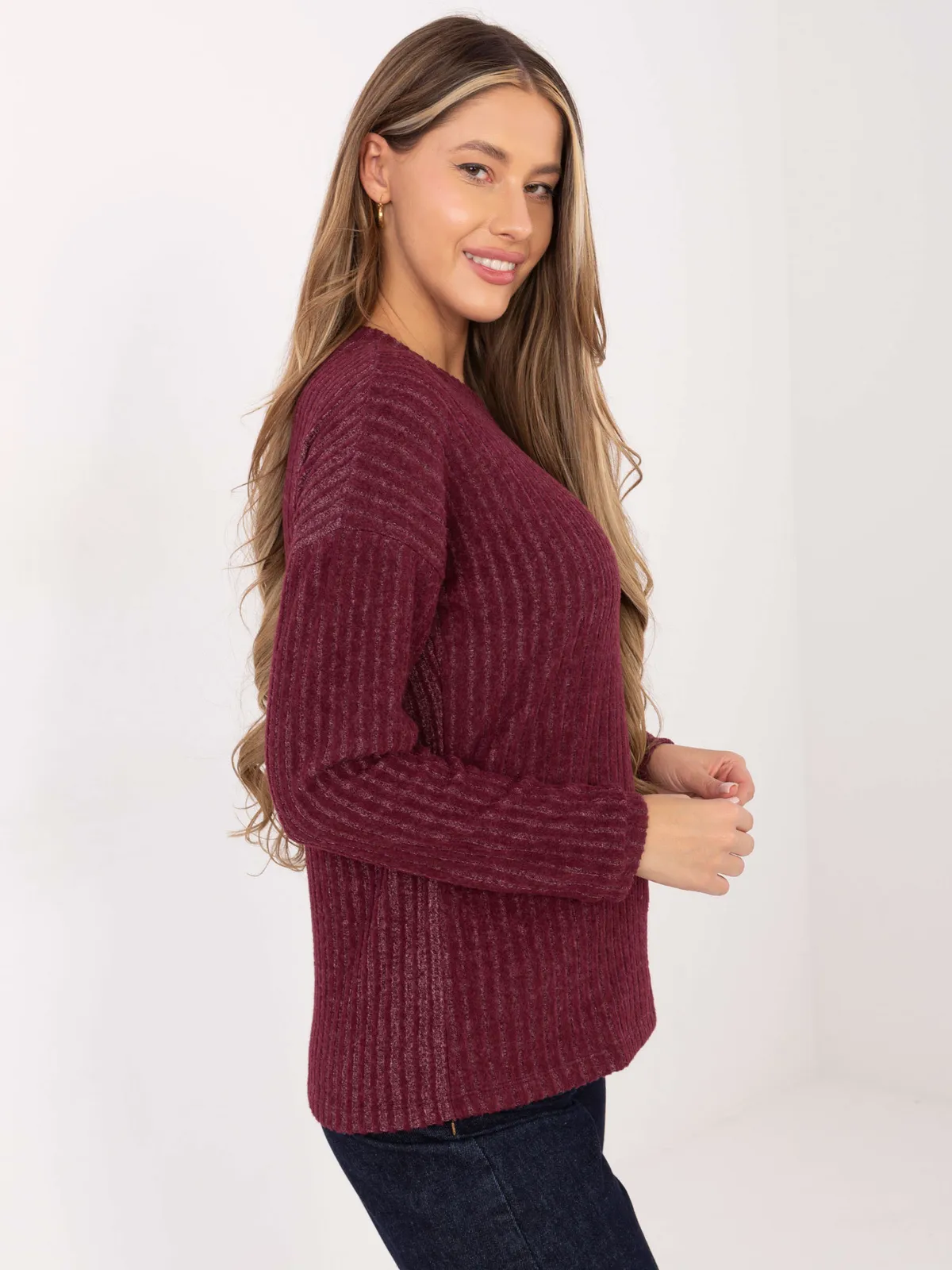 Casualowy sweter w prążki o kroju oversize - zdjęcie 1
