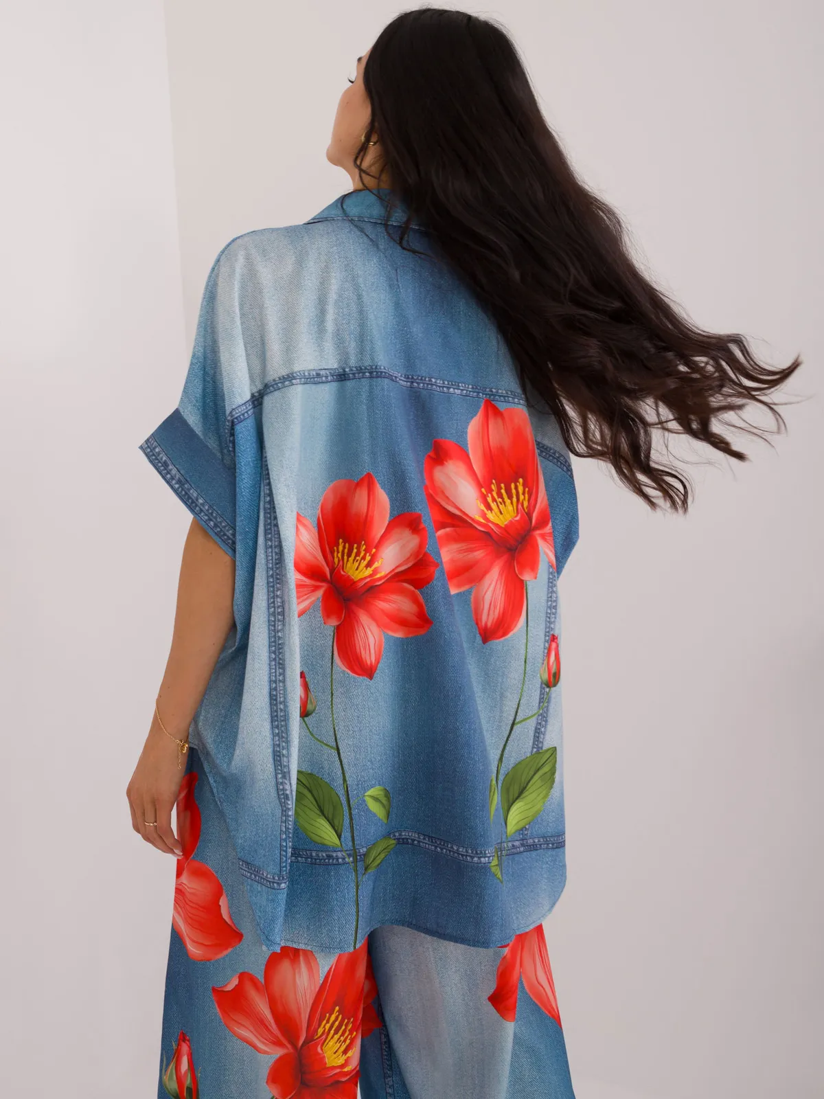 Luźna koszula oversize z kwiatowym motywem - zdjęcie 1