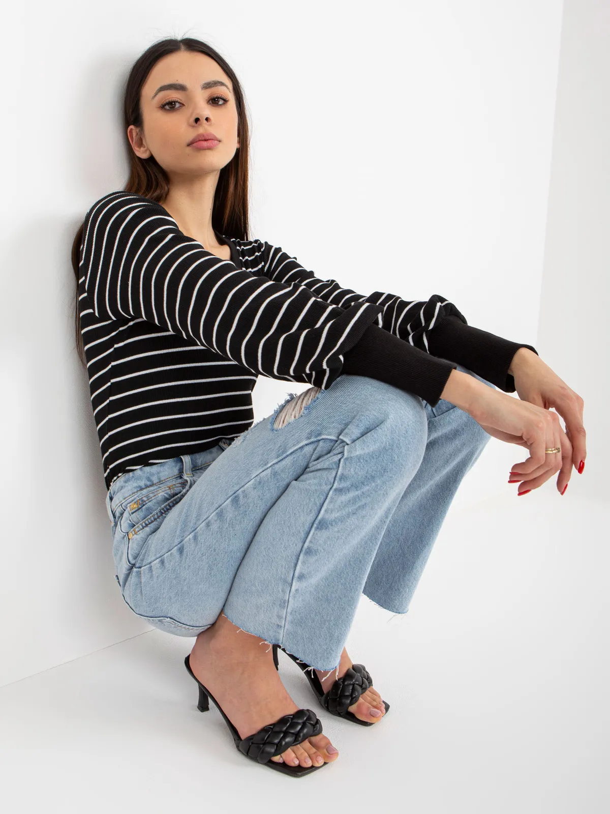 Czarno-biała dopasowana bluzka w prążek BASIC FEEL GOOD - zdjęcie 2