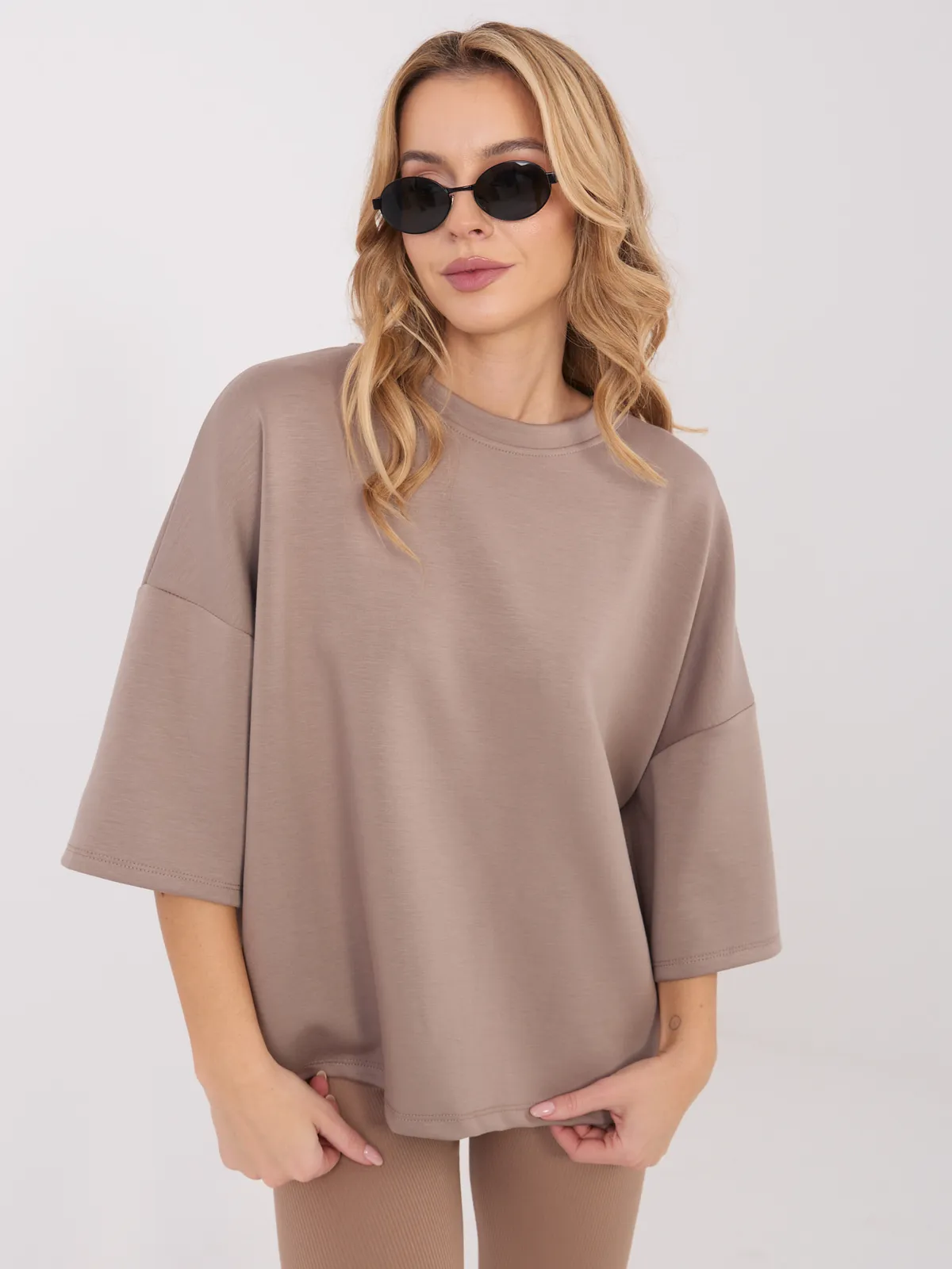 Casualowy t-shirt oversize o luźnym kroju - zdjęcie 1