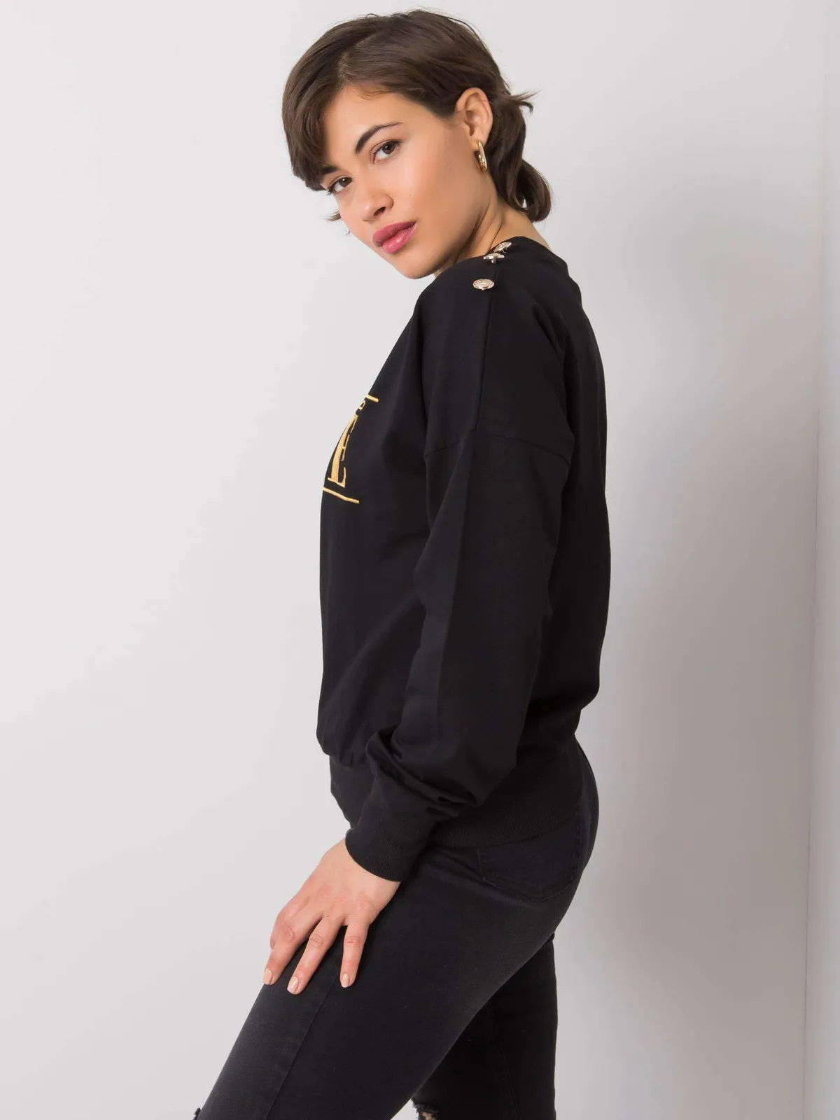 Czarna bluza z napisem - zdjęcie 4