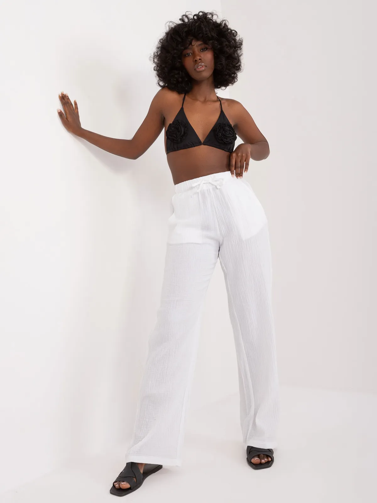 Luźne spodnie z wysokim stanem i wiązaniem - zdjęcie 1