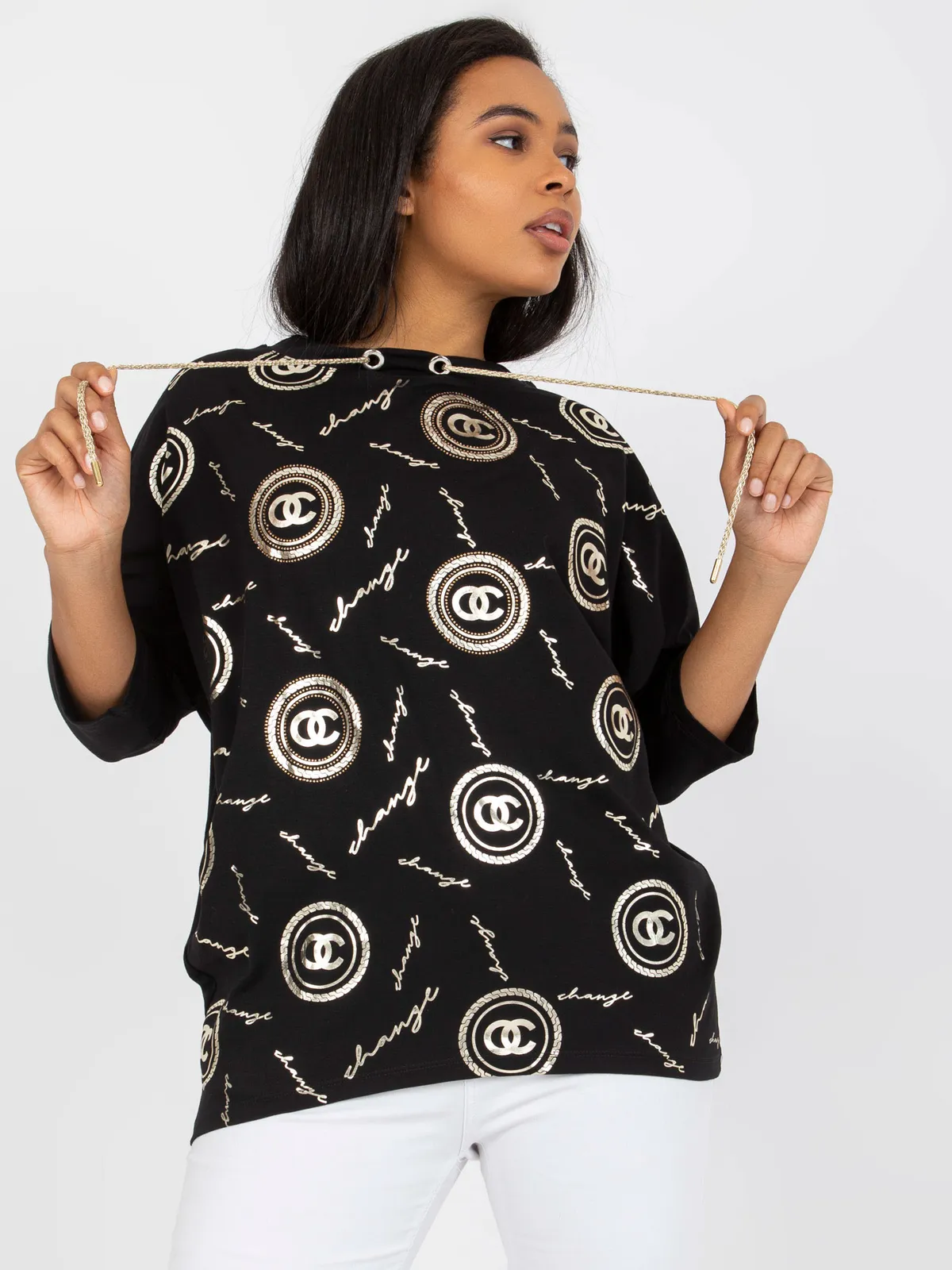 Czarna bawełniana bluzka plus size z printami - zdjęcie 1
