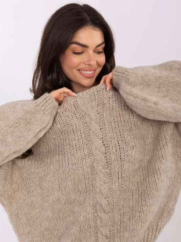 Sweter oversize o luźnym kroju z warkoczem