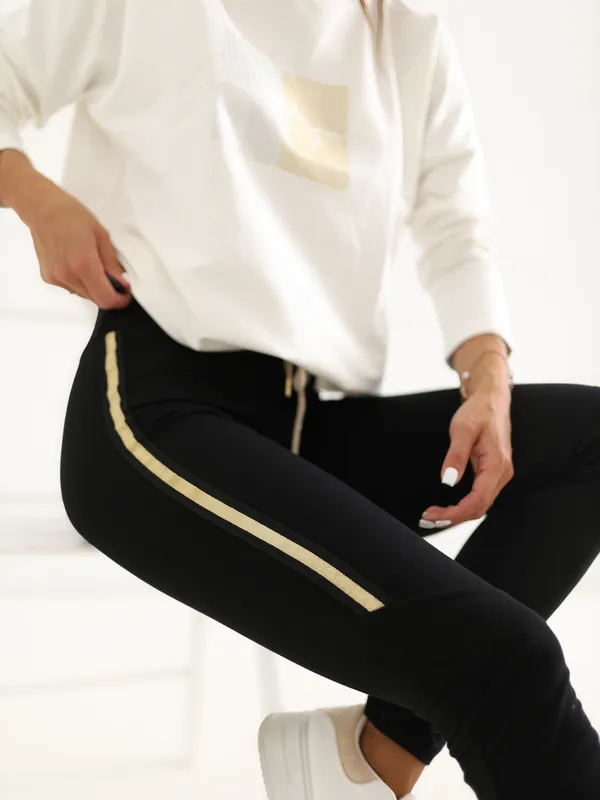 Dopasowane legginsy z ozdobnym lampasem na boku