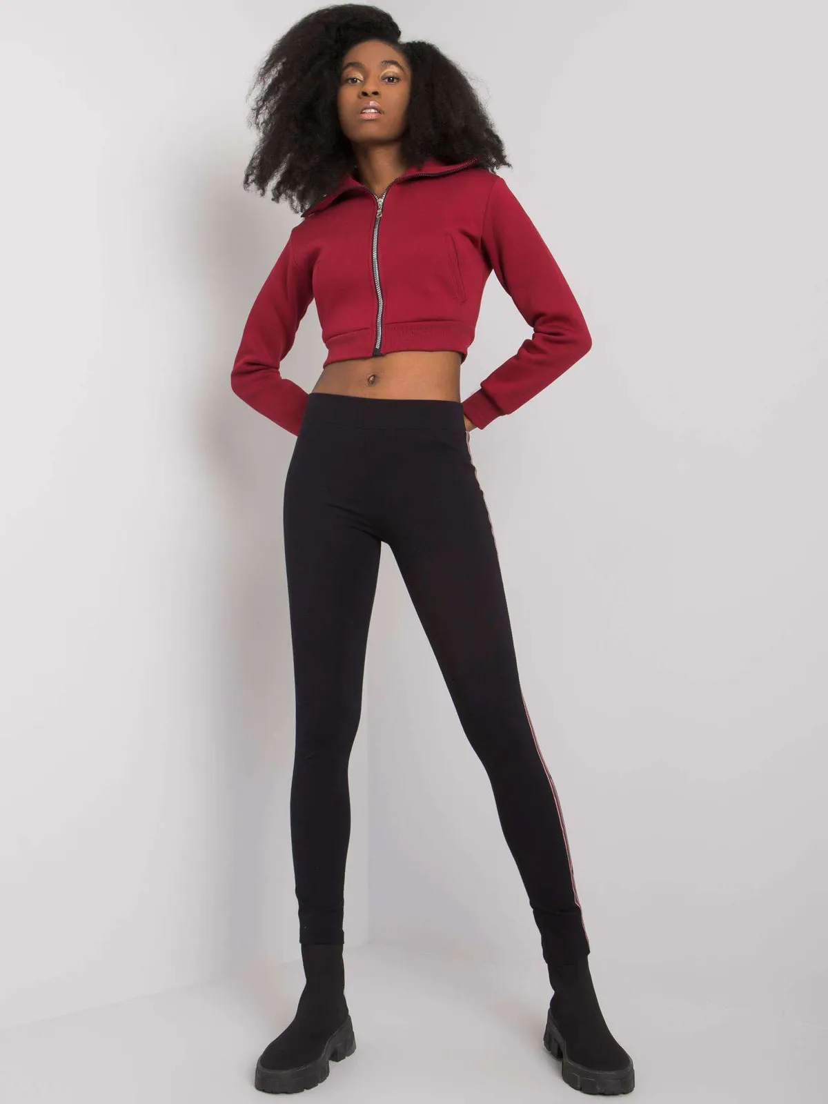 Dopasowane legginsy z lampasami w sportowym stylu - zdjęcie 1