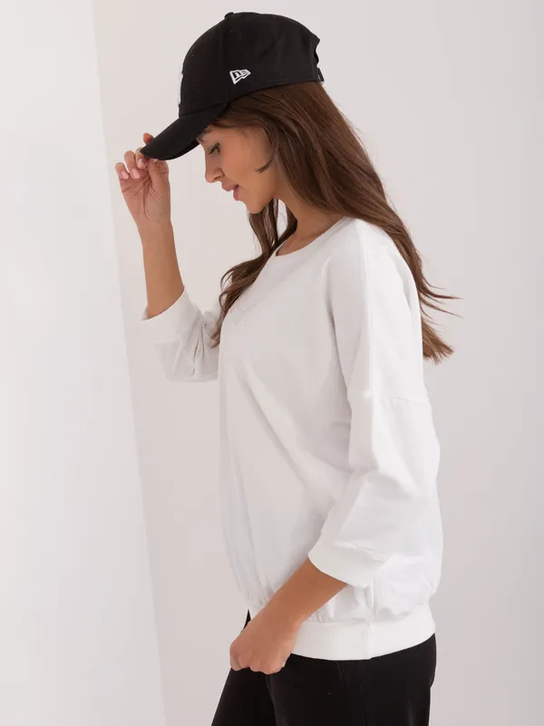 Casualowa bluza z haftowanym napisem i ściągaczem