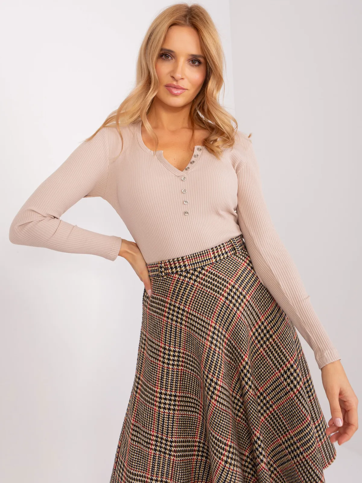 Beżowa bluzka w prążek BASIC FEEL GOOD - zdjęcie 4