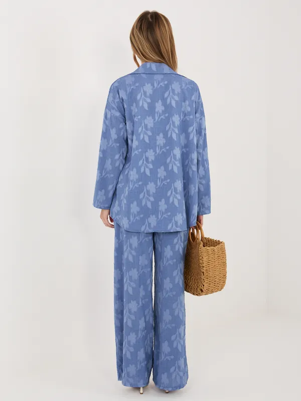 Dwuczęściowy komplet: koszula oversize wiązana i spodnie