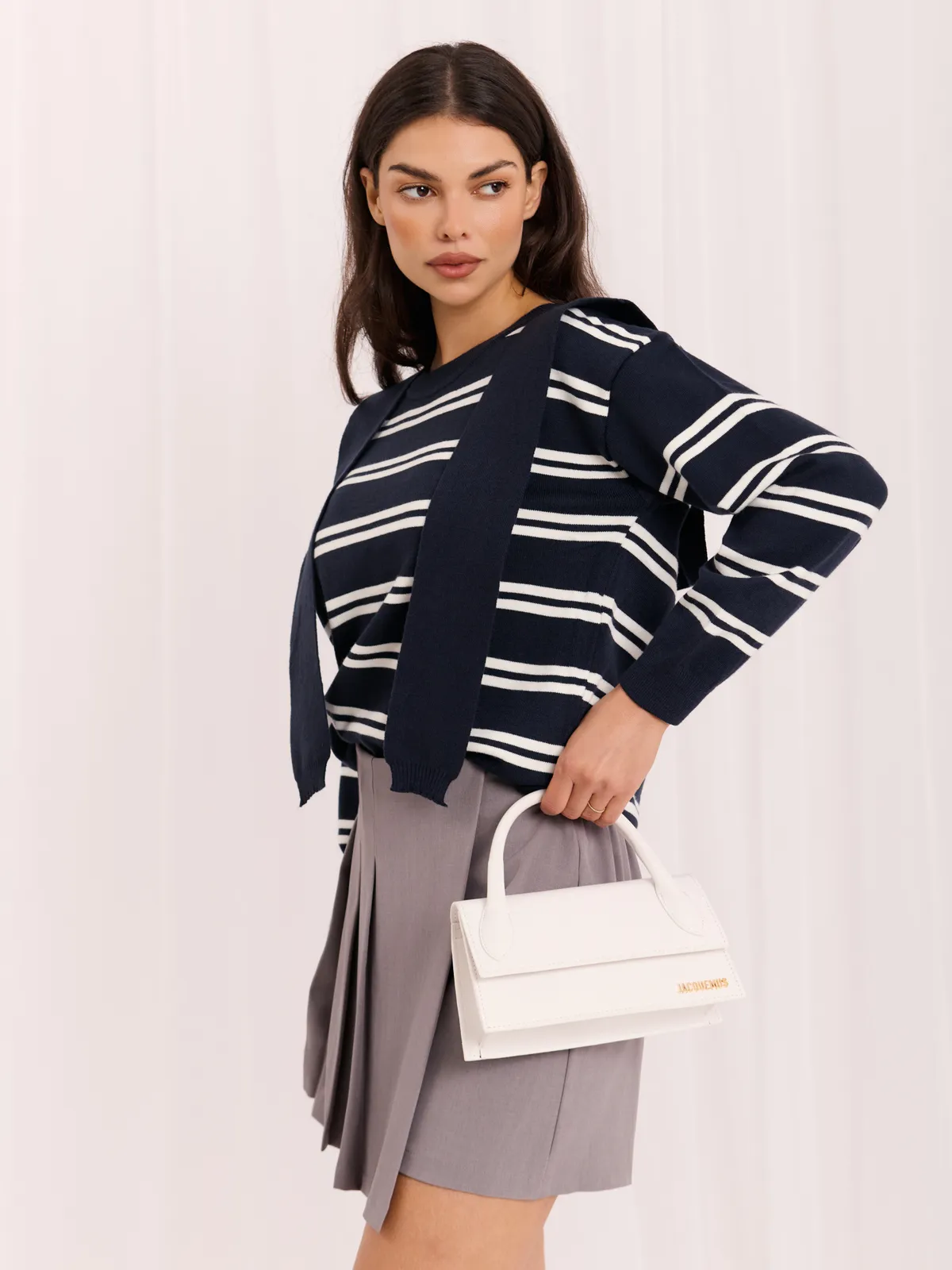 Sweter w paski o kroju oversize z kołnierzem - zdjęcie 8