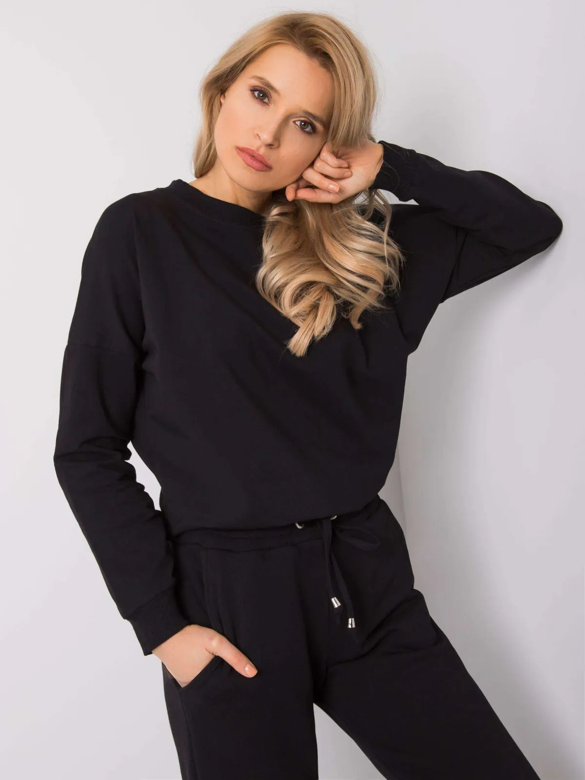 RUE PARIS Różowa bluza bez kaptura - zdjęcie 4