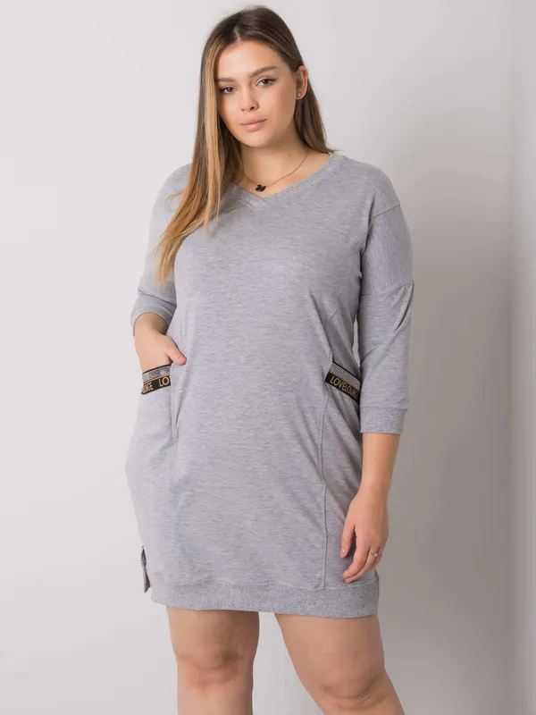 Sukienka sportowa oversize z ozdobnymi kieszeniami - widok 2