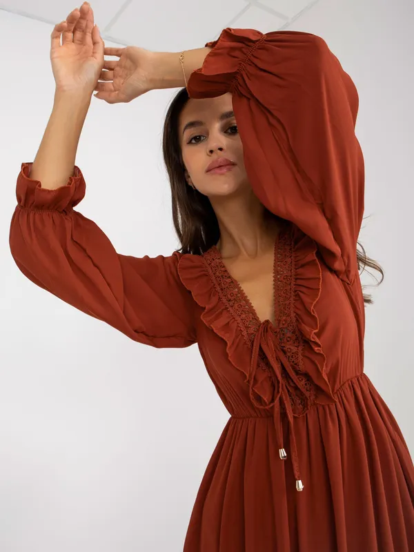 Beżowa mini sukienka z falbaną w stylu boho OCH BELLA