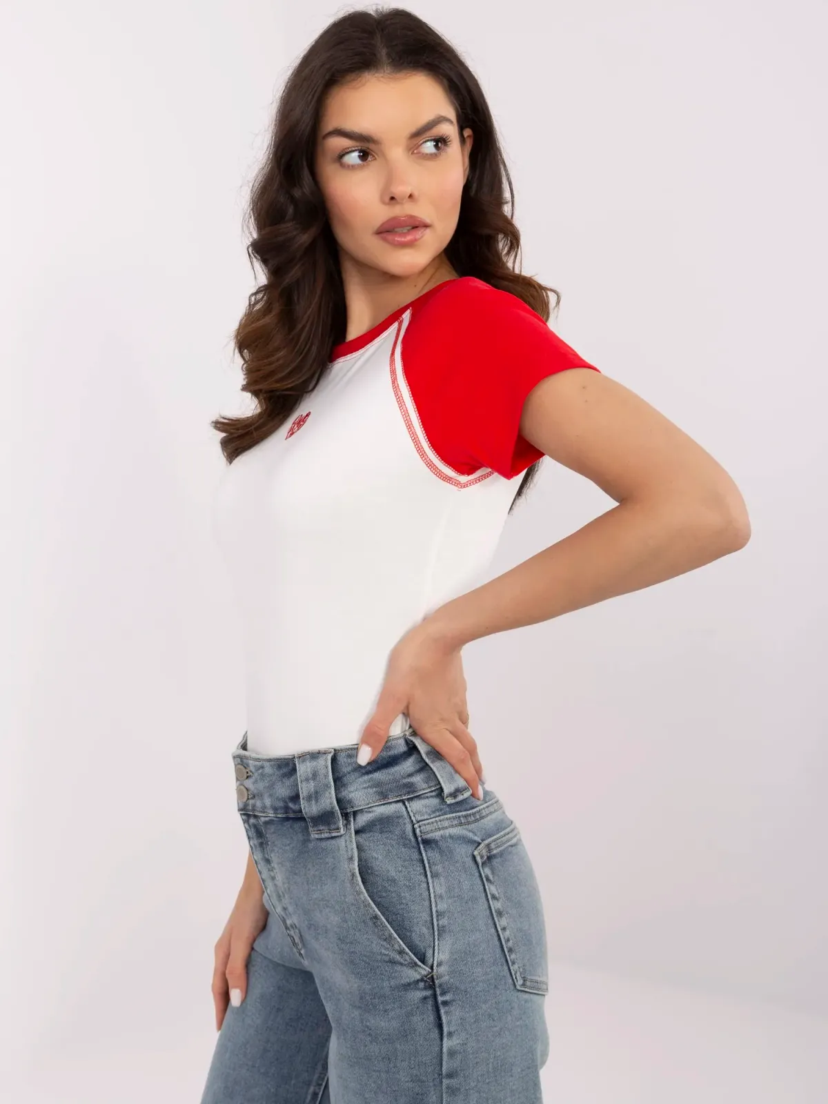 Dopasowany T-shirt z krótkim rękawem typu raglan - zdjęcie 1