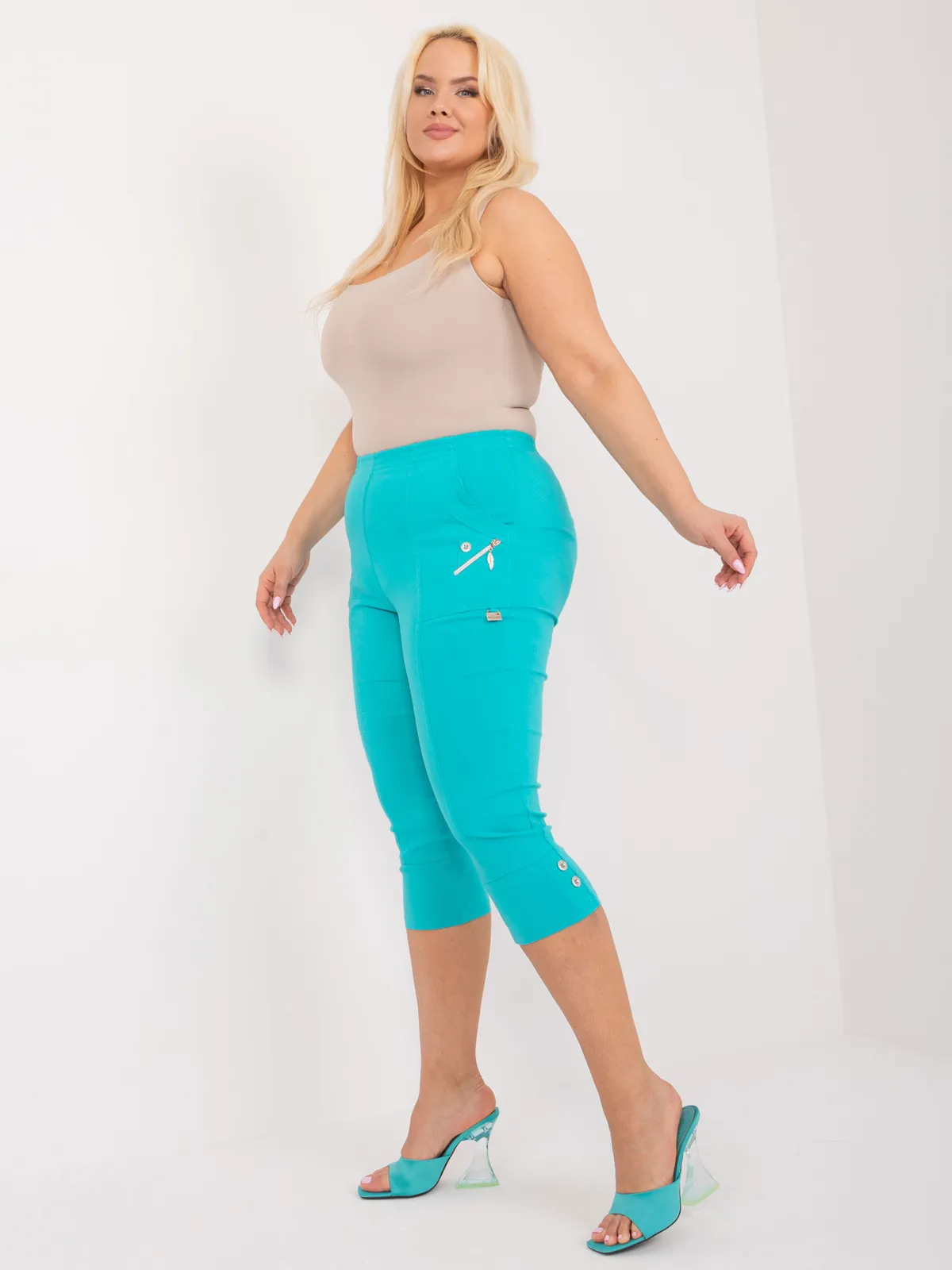 Wygodne spodnie typu rybaczki z ozdobnymi guzikami - zdjęcie 1